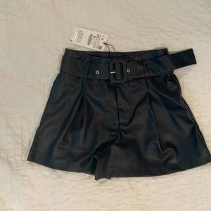 Zara faux leather shorts XS  (brand new with tags)